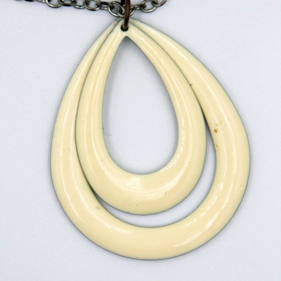 Cream Colored Oval Silver Necklace & Earring Set - Picture 3 of 5